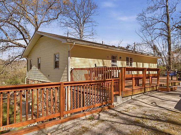 2nd image of 1103 Forest Hill Dr