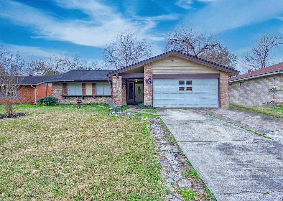 Welcome to 7723 Sunbonnet Lane!