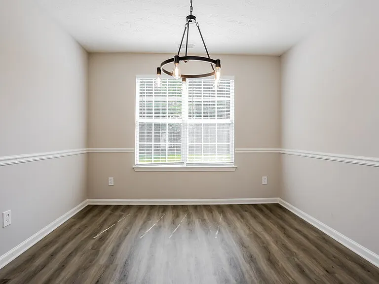 1413 Cater Ct — Photo 5