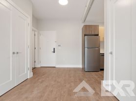 286 Rider Ave