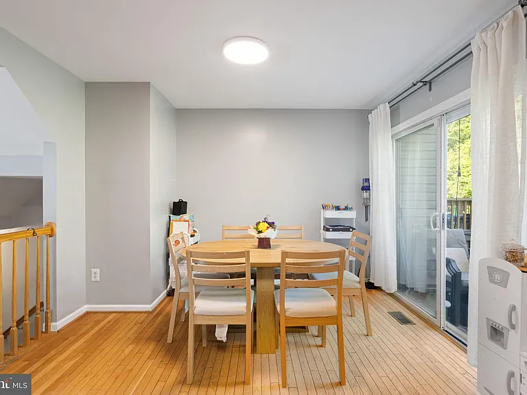5964 Edgehill Ct — Photo 9