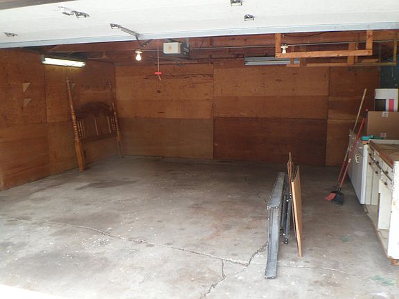 3rd image of 10808 S Lloyd Dr