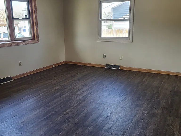 233 E Meade St — Photo 3