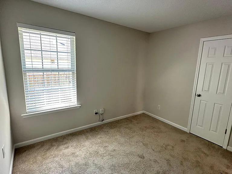 121 Cabana Dr — Photo 6
