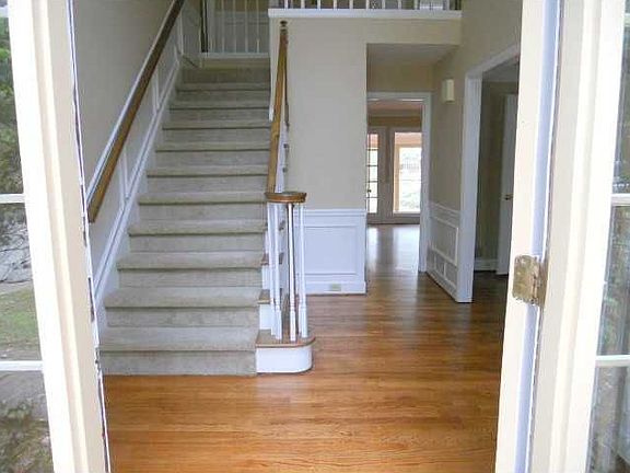 3rd image of 8925 Willowbrae Ln