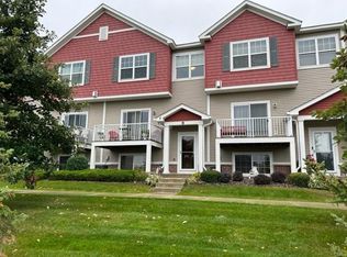 1806 Colonial Ln UNIT 4, Chanhassen, MN 55317