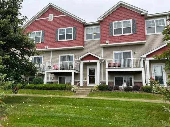 1806 Colonial Ln Unit 4, Chanhassen, MN 55317