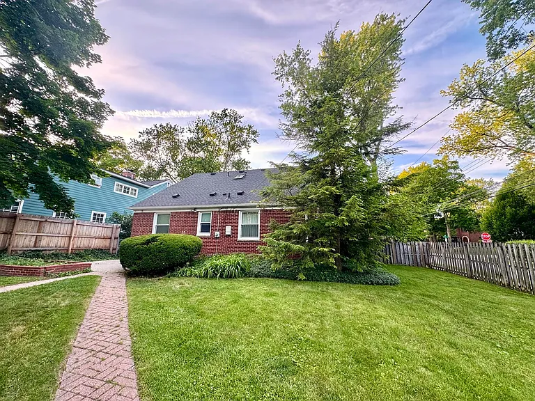 1616 Morton Ave — Photo 5