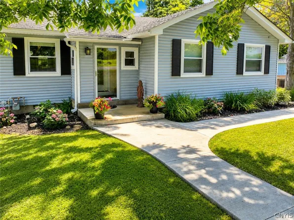 6207 E Lake Rd, Auburn, NY 13021
