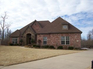 8712 Crest Ln, Springdale, AR 72762