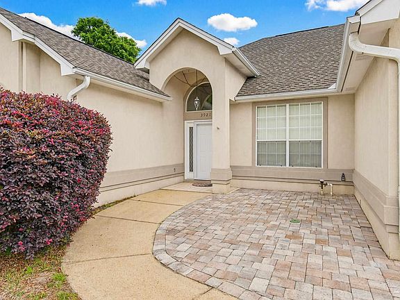 3rd image of 3921 Leesway Cir