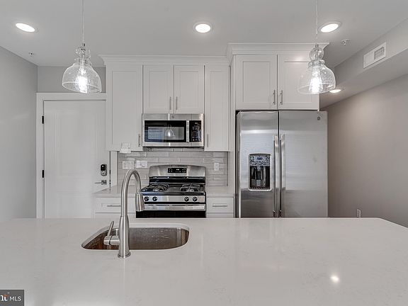 5th image of 1521 N Stillman St #4