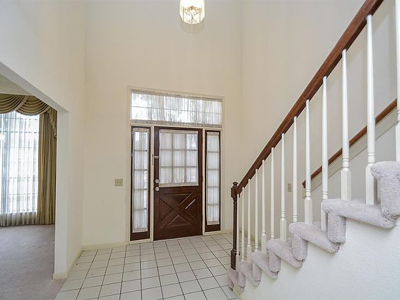 4th image of 315 E Sutton Sq