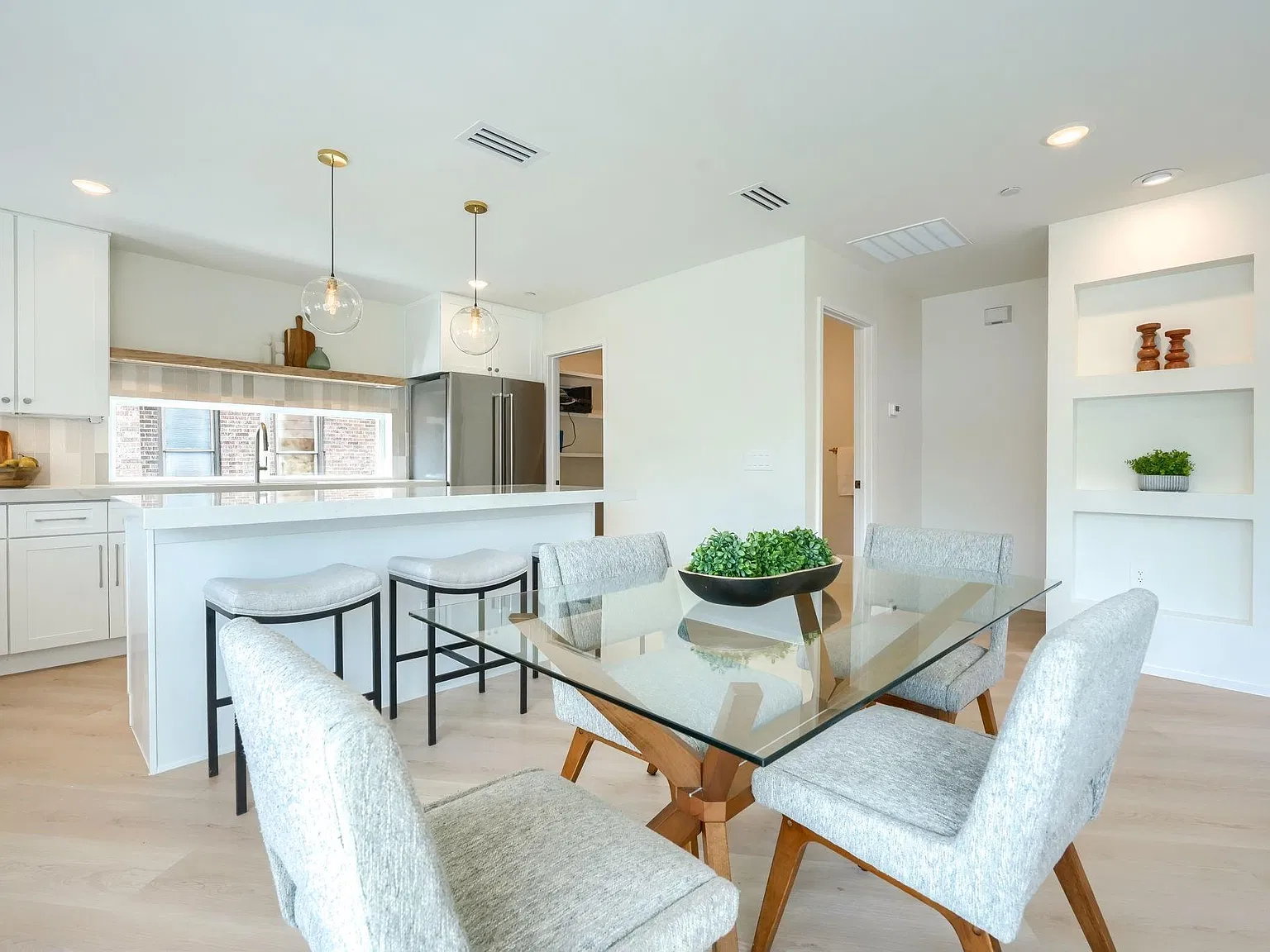 2 bed, 2.5 bath, 1500 sqft, $3,250 — Photo 3
