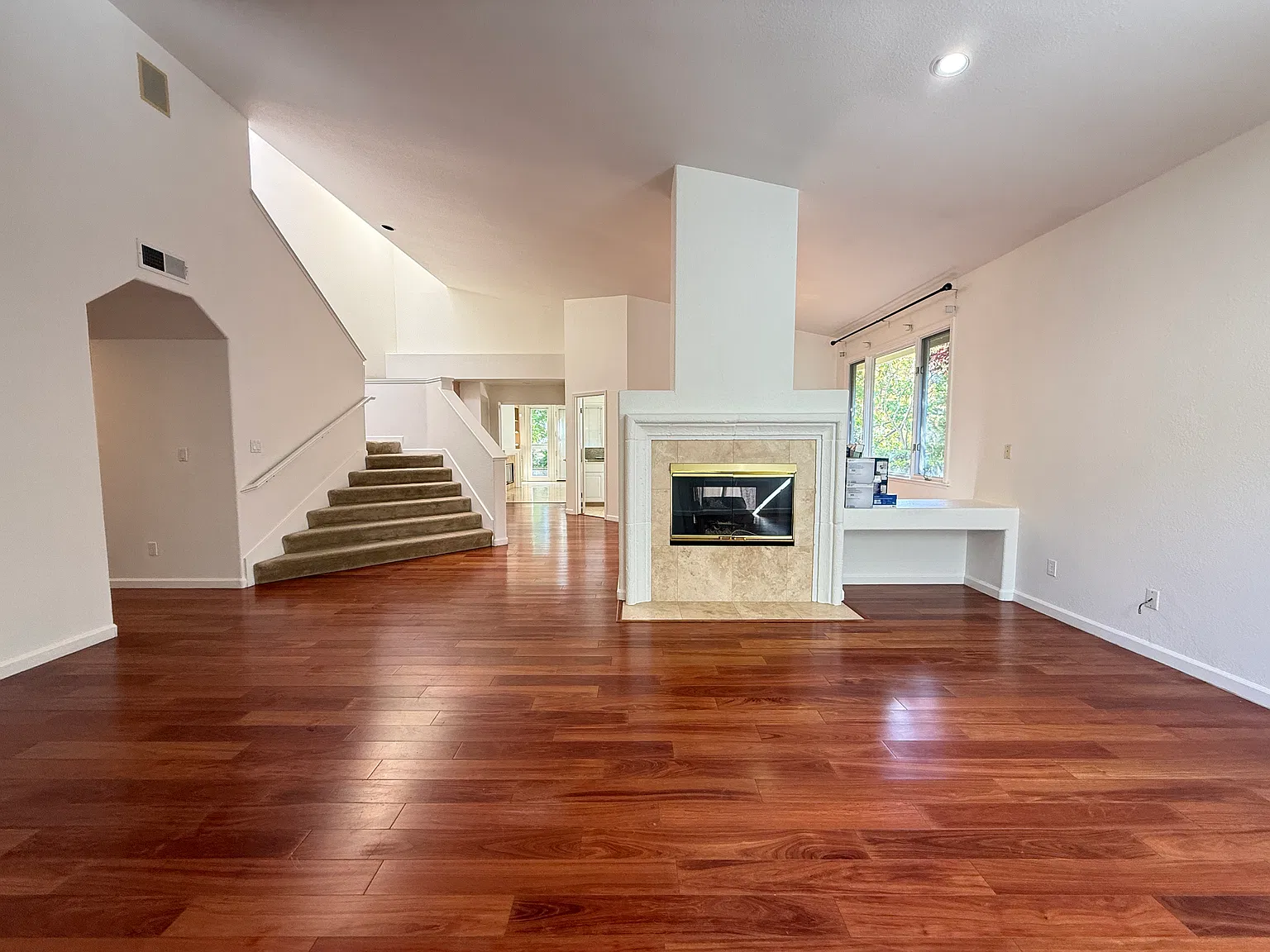 4 bed, 3021 sqft, $5,450 — Photo 3