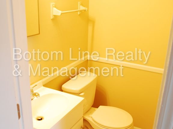 5th image of 210 E Catawba Ave APT 9