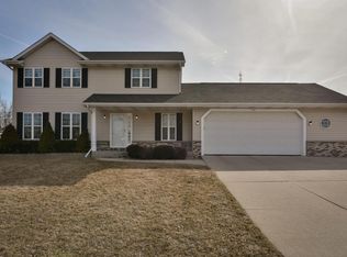 540 Timberline Dr, Slinger, WI 53086
