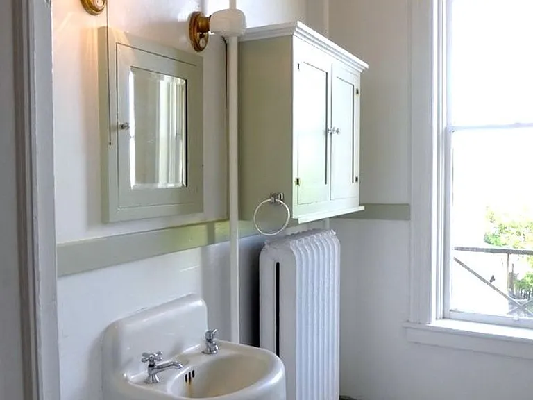 312 Clarke St — Photo 9