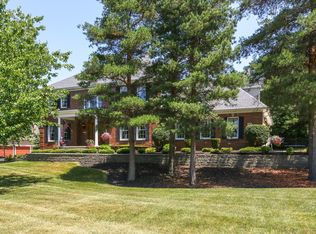 11 Lakeridge South Dr, Orchard Park, NY 14127
