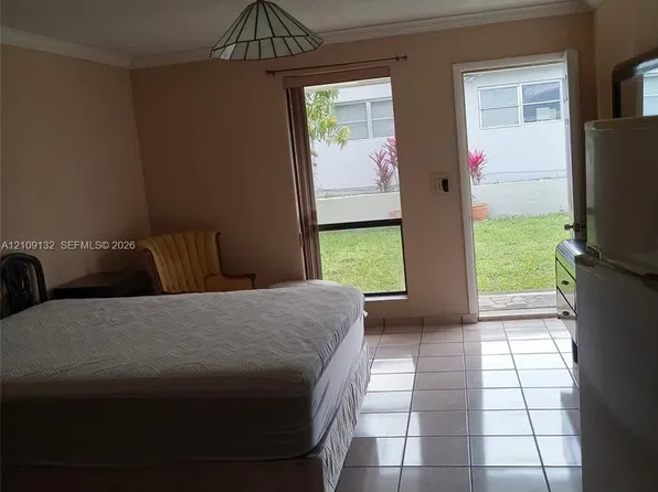 1113 NE 2nd St #1-2, Hallandale Beach, FL 33009