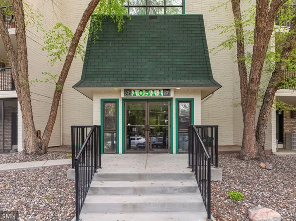 10511 Cedar Lake Rd APT 305, Minnetonka, MN 55305