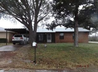 313 N Pecan St, Henrietta, TX 76365