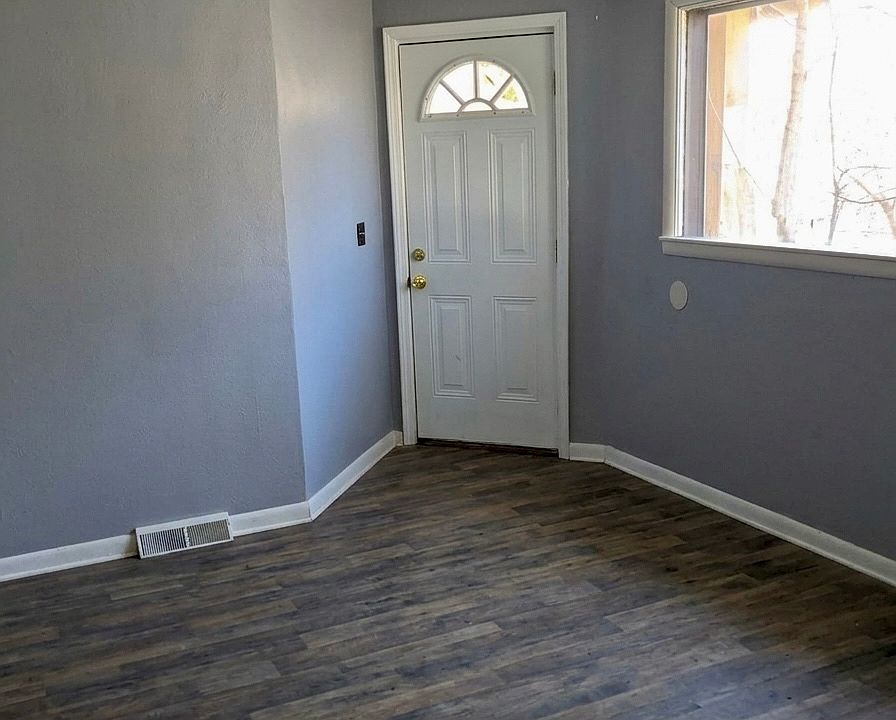 1st image of 14 Grand Blvd APT 1