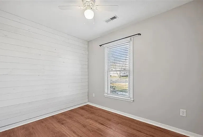6295 Banshire Dr — Photo 10