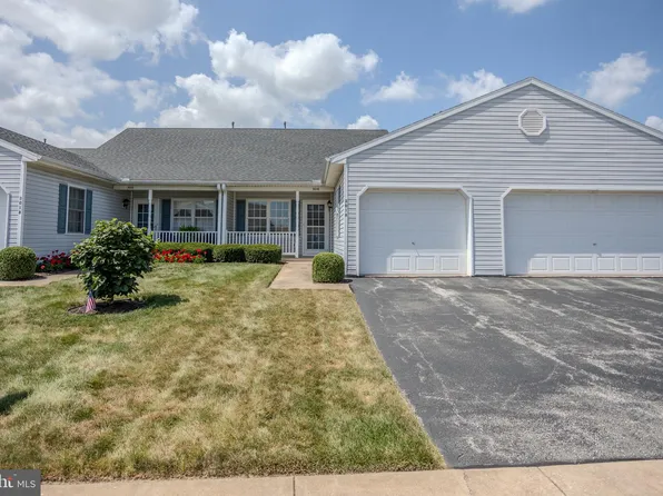 3016 Village West Cir W, York, PA 17404