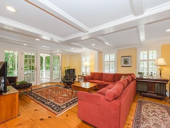 4th image of 53 Hillside Ave