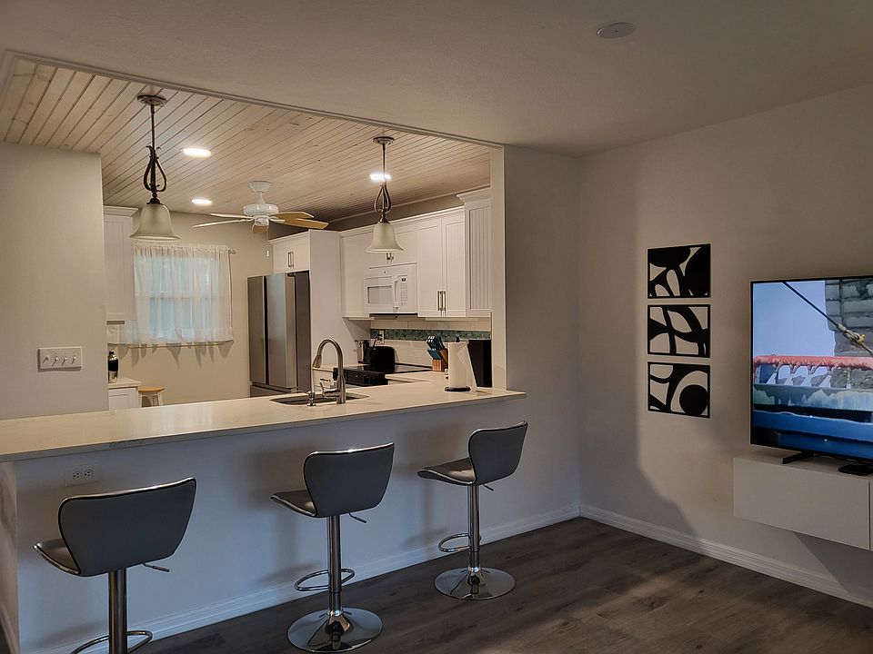 1st image of 3620 Ironwood Cir Unit 205