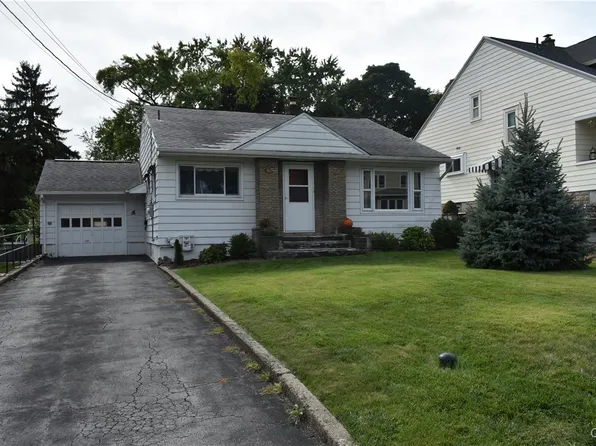 109 Russet Ln, Syracuse, NY 13209