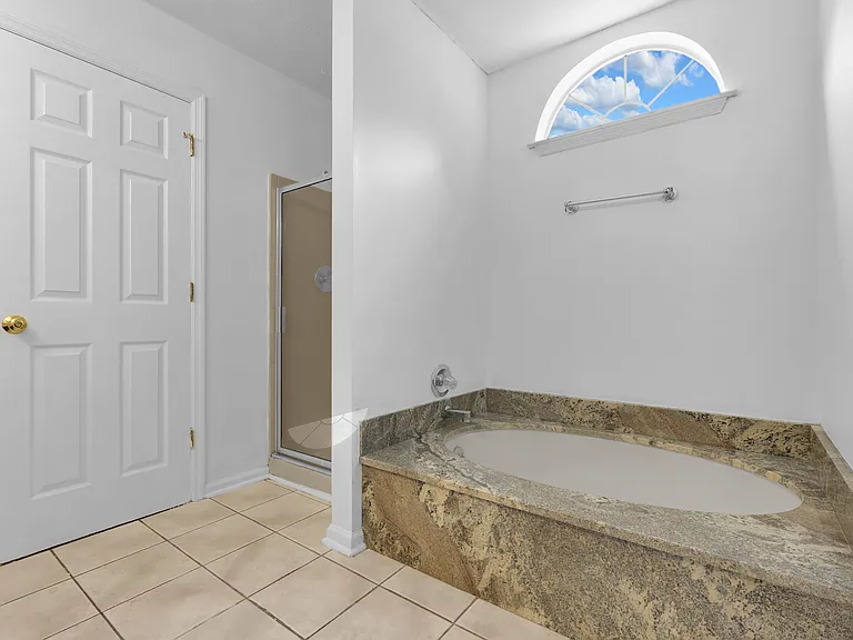 1104 Crestfield Dr — Photo 11