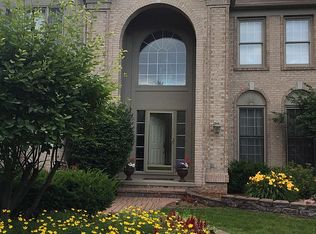 3700 Acadia Dr, Lake Orion, MI 48360