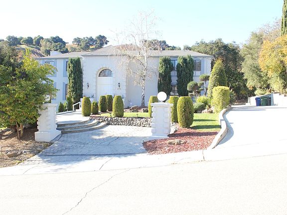 2nd image of 12889 Chiquita Ct
