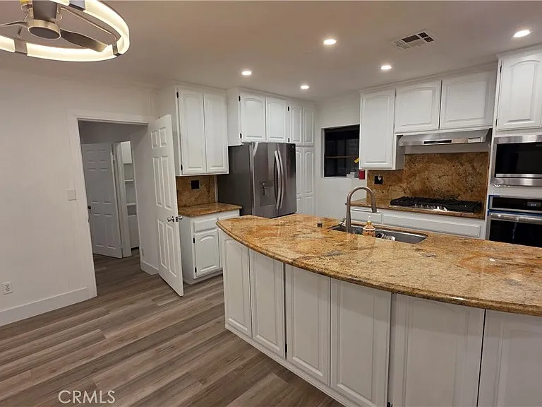 18224 Chatsworth St — Photo 24