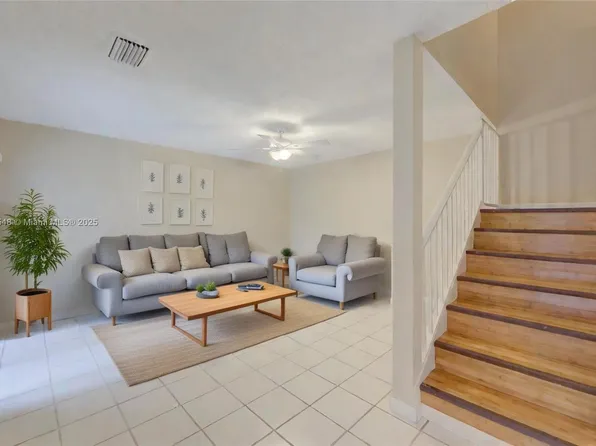 702 Commodore Dr, Plantation, FL 33325