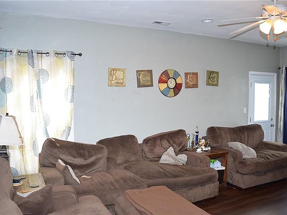 4th image of 1109 Willow Ave