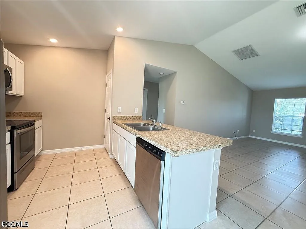 3 bed, 2.0 bath, 1286 sqft, $1,800 — Photo 4