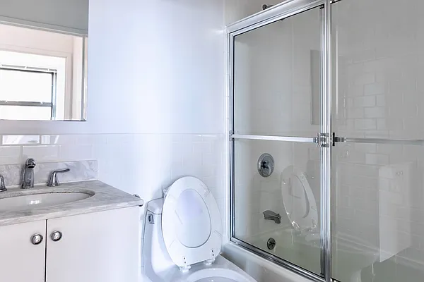 Rented by Manhattan Realty Group | media 12