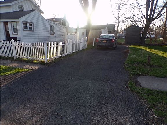 4th image of 223 E Elisha St
