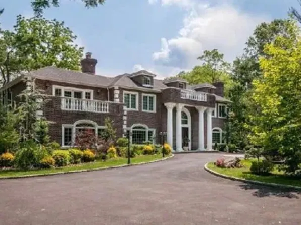 147 Bacon Road, Old Westbury, NY 11568