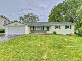 21 Regina Dr, Rochester, NY 14606