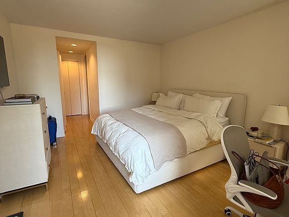 4th image of 160 W 66th St APT 17F