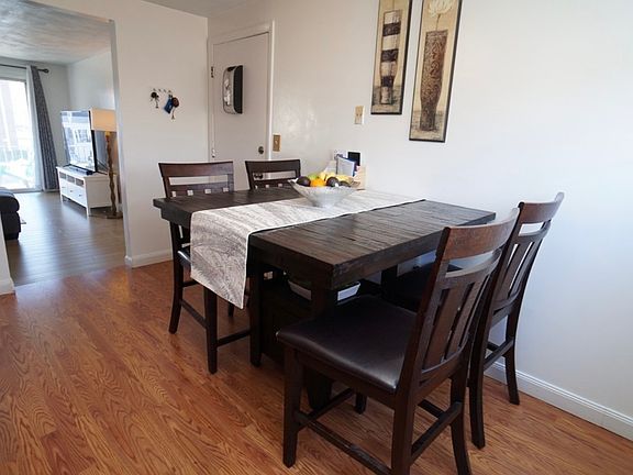 2nd image of 9 Woodcrest Ct APT 4