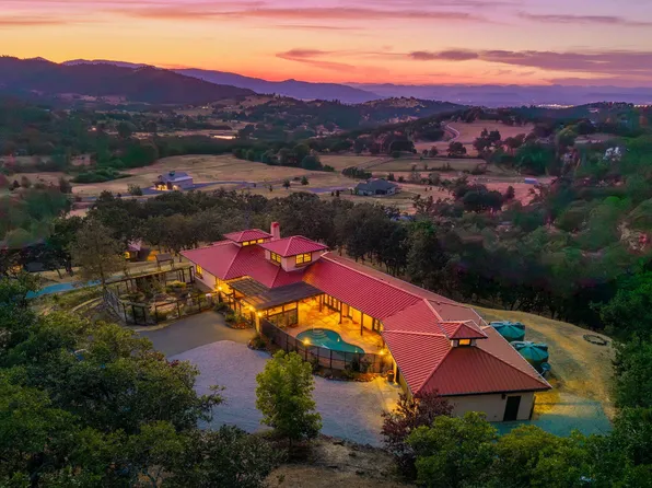 5297 Dark Hollow Rd, Medford, OR 97501