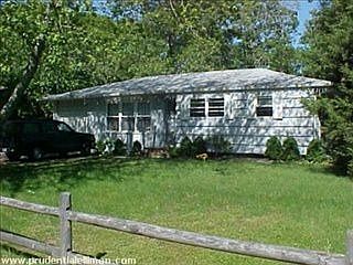 1st image of 19 Hampton Bays Dr