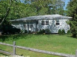 19 Hampton Bays Dr, Hampton Bays, NY 11946