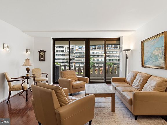 4th image of 700 New Hampshire Ave NW #510