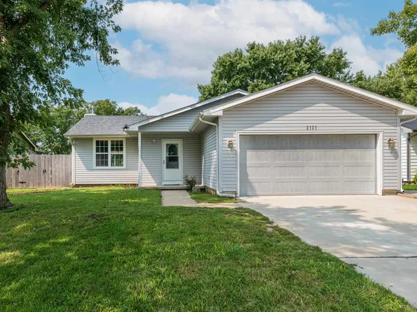 2121 N Duckcreek Ln, Derby, KS 67037